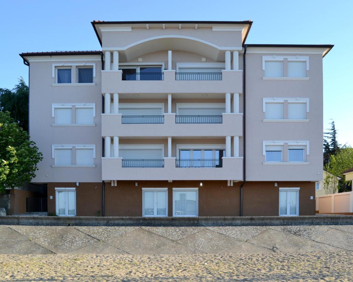 Danubiana Apartments Кладово Екстериор снимка